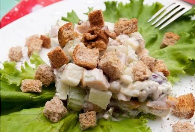 Салат з квасолею та куркою — ситно і корисно