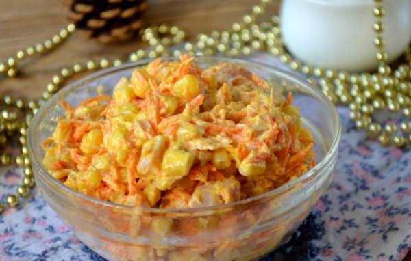 Салат з сухариками і кукурудзою – 10 смачних рецептів