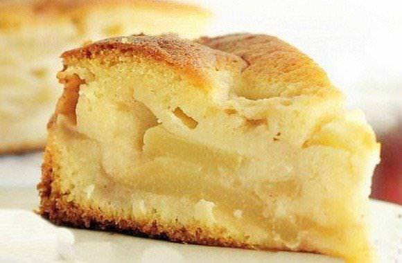 Шарлотка на сметані: 7 рецептів досконалості