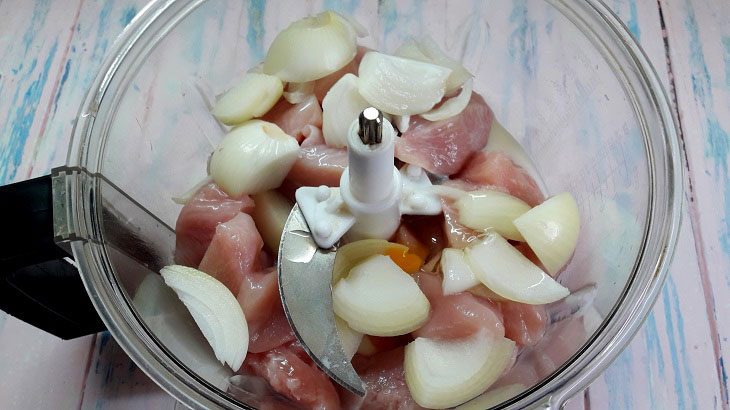 Домашні курячі ковбаски
