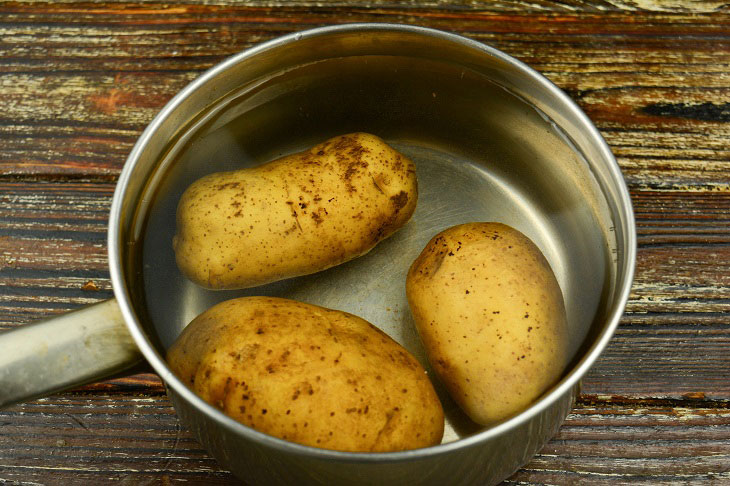 Яєчня в картоплі - цікавий рецепт із найпростіших продуктів