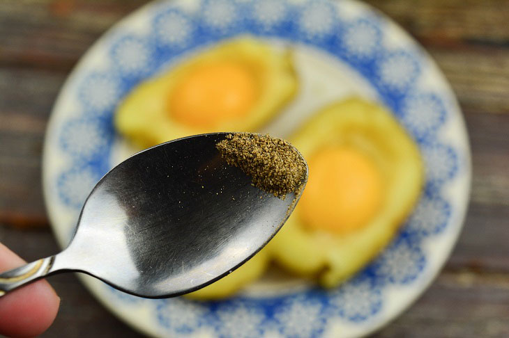 Яєчня в картоплі - цікавий рецепт із найпростіших продуктів