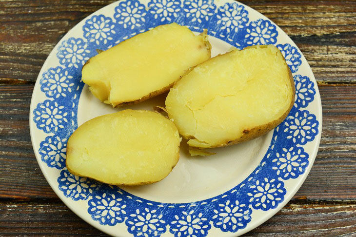 Яєчня в картоплі - цікавий рецепт із найпростіших продуктів