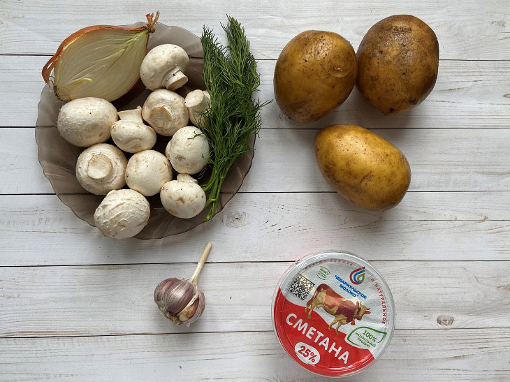 Картопля з грибами в сметані - смачна страва із найпростіших продуктів