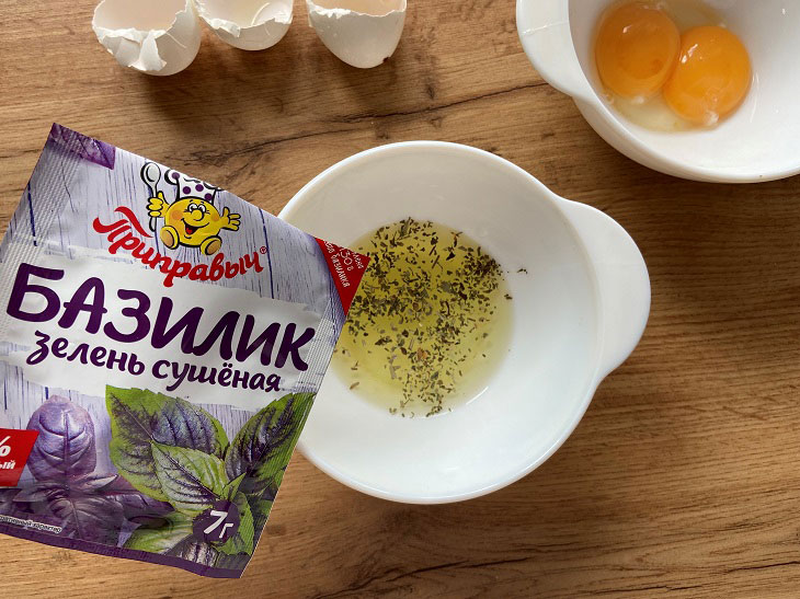 Двошаровий омлет із сиром - цікавий рецепт із доступних продуктів