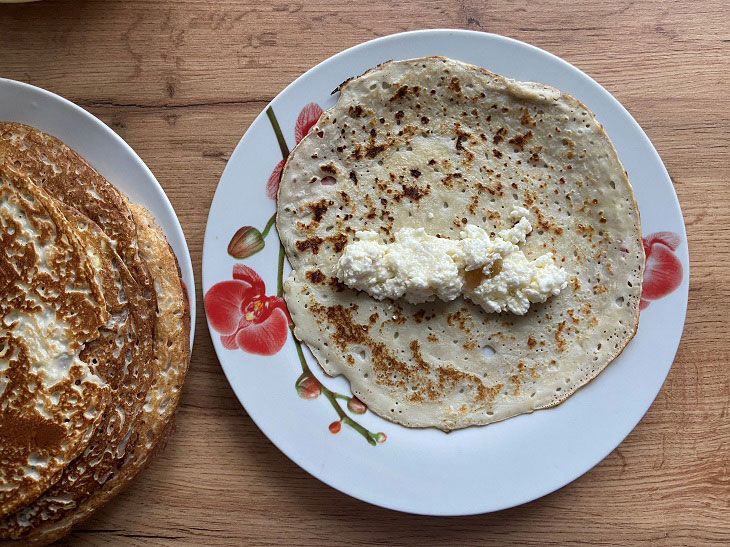 Млинець з сиром - смачний і оригінальний рецепт