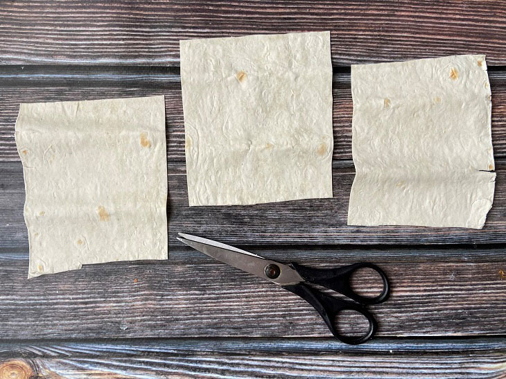 Трубочки з сиром та сиром - цікава страва з найпростіших продуктів