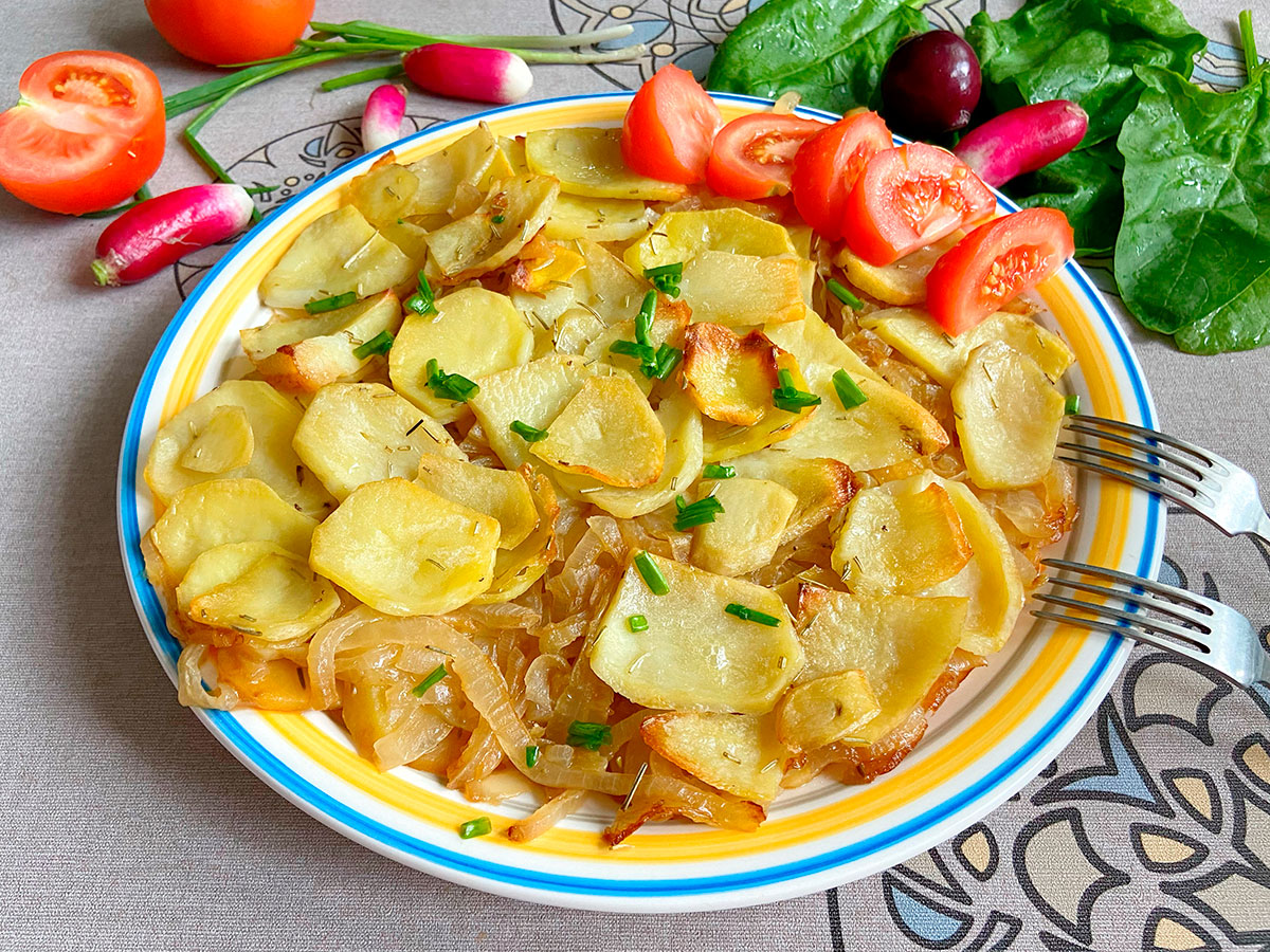 Картопляно-цибулевий пиріг - ніжний та ароматний
