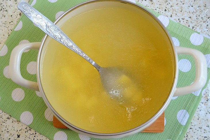 Щи по-уральськи - ситний, наваристий і смачний суп