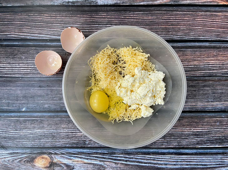 Трубочки з сиром та сиром - цікава страва з найпростіших продуктів