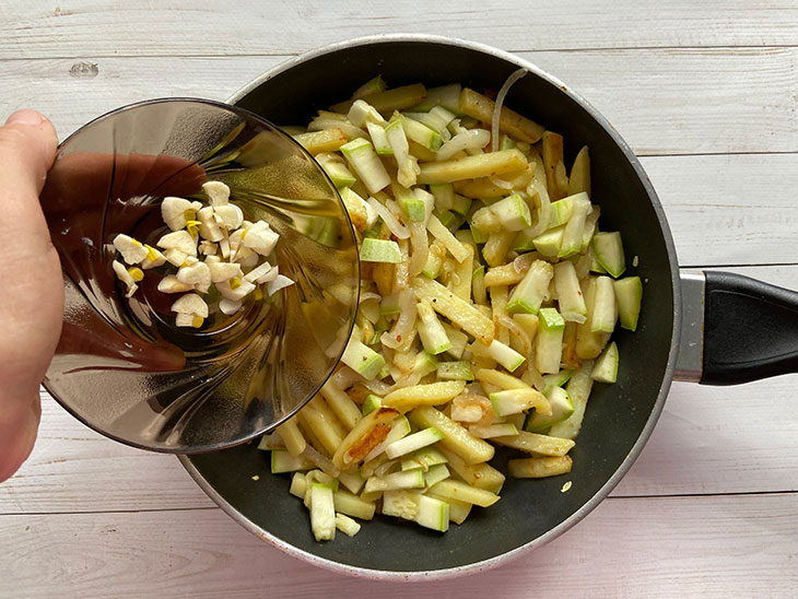 Смажена картопля з кабачками - оригінальна страва із найпростіших продуктів
