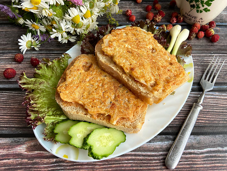 Смажені бутерброди з цибулею - економна закуска із найпростіших продуктів