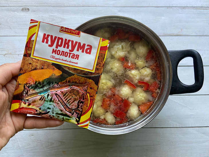 Золотий суп з цвітної капусти - насичений смак та аромат