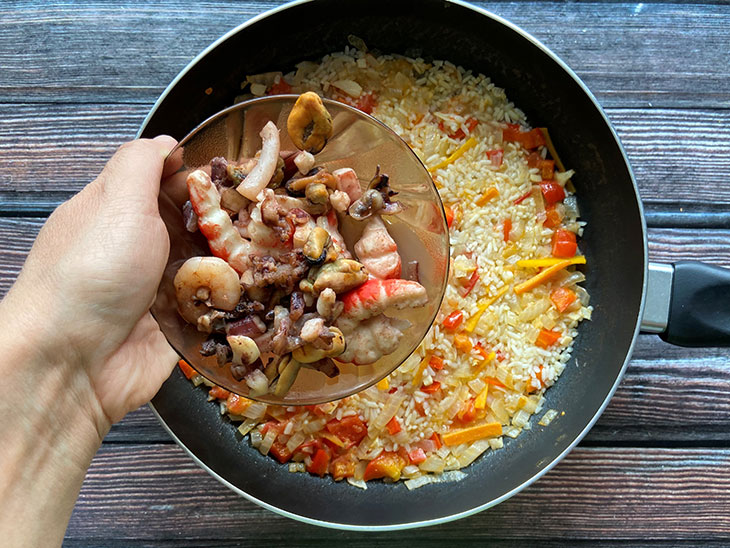 Рис з морепродуктами по-азіатськи - ефектна та автентична страва