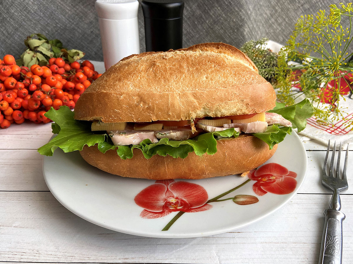 Максі-сендвіч з куркою - ситний, простий і смачний перекус