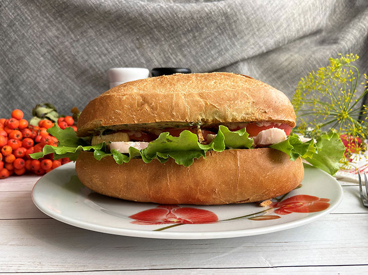 Максі-сендвіч з куркою - ситний, простий і смачний перекус