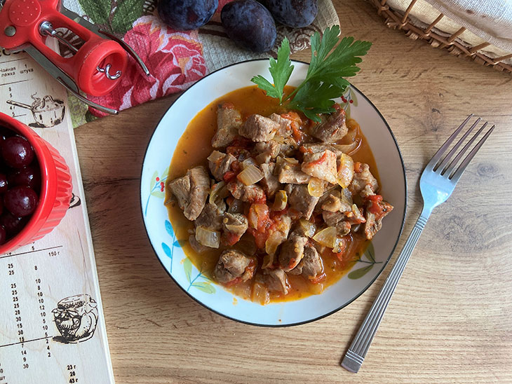 Стифадо з яловичини по-грецьки - дуже смачна та ароматна страва