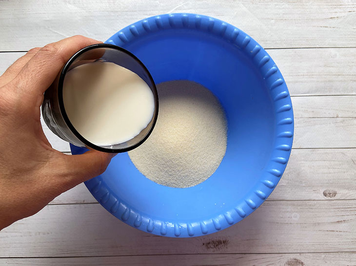 Манник на молоці з родзинками - найсмачніша випічка з простих продуктів