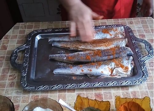 Риба під маринадом за класичним рецептом у духовці