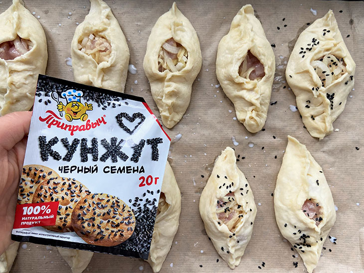 Пиріжки-розстібки з куркою та картоплею - смачна та апетитна випічка