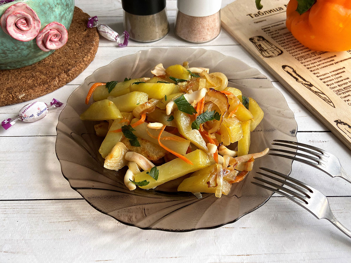 Картопля з кальмарами на сковороді - оригінальна та апетитна страва
