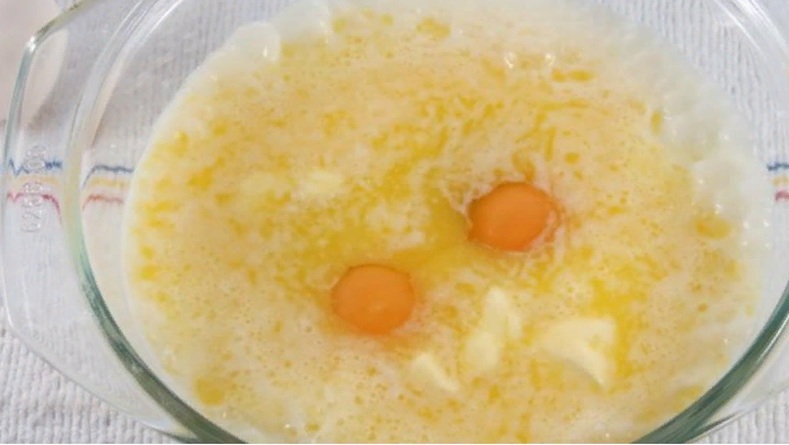Шарлотка з яблуками в духовці - Покрокові рецепти приготування