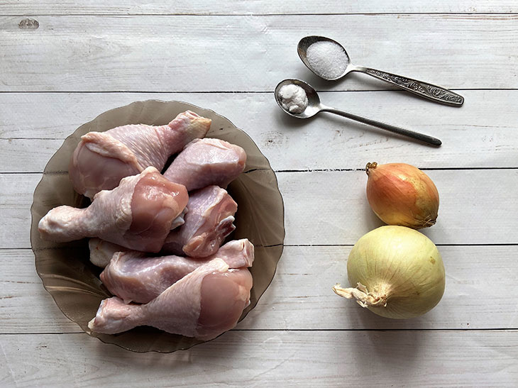 Курка в цибульному соусі по-єврейськи - із найпростіших продуктів