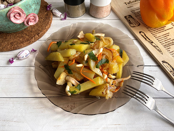 Картопля з кальмарами на сковороді - оригінальна та апетитна страва