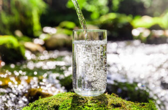 Вода з артезіанської свердловини