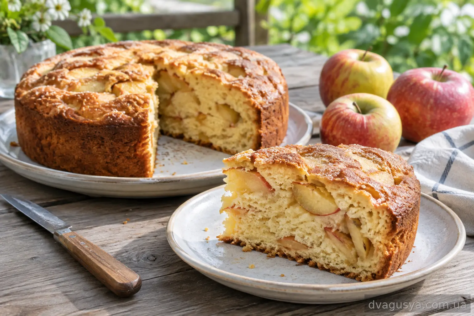 Пишна шарлотка з яблуками в духовці