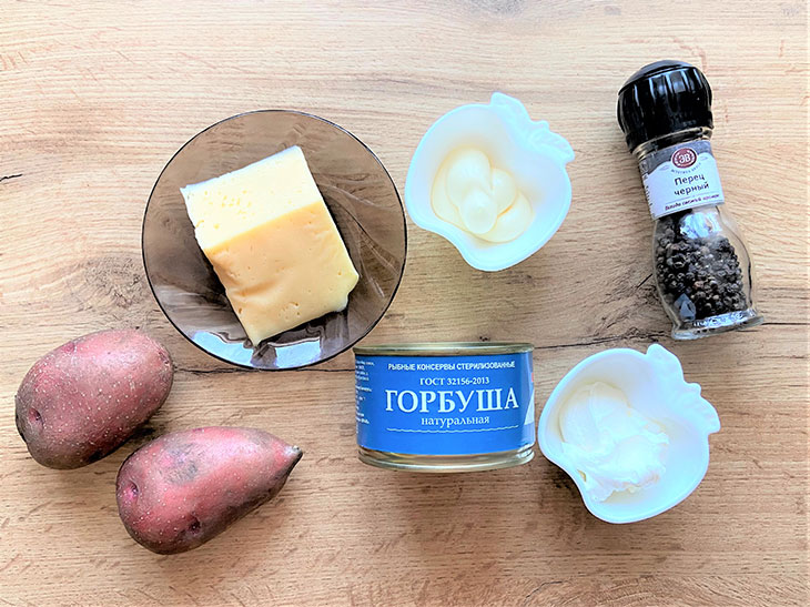 Картопляна запіканка з рибними консервами - ситна та смачна