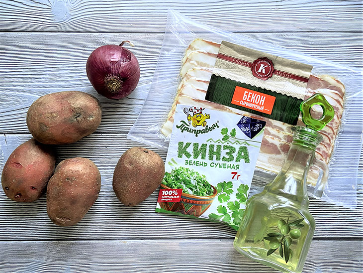 Картопля з беконом на сковороді - смачна та швидка страва без клопоту
