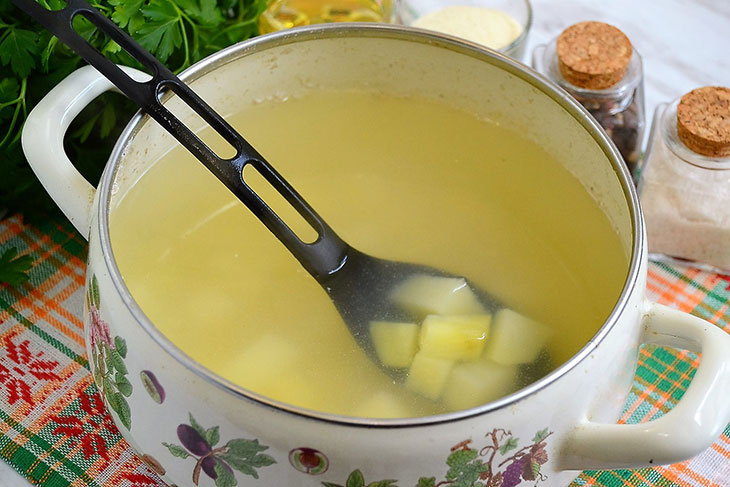 Рибний суп з манкою - смачний, легкий та ароматний