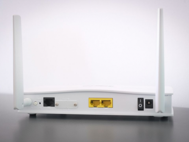 Приберіть подалі від роутера: речі, які погіршують сигнал Wi-Fi та можуть зламатися