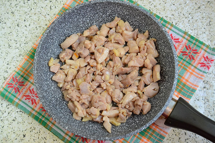 Жюльєн з куркою та печерицями - смачна і проста страва