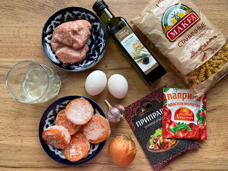 Запечені макарони з м'ясом - простий і ситний рецепт на вечерю