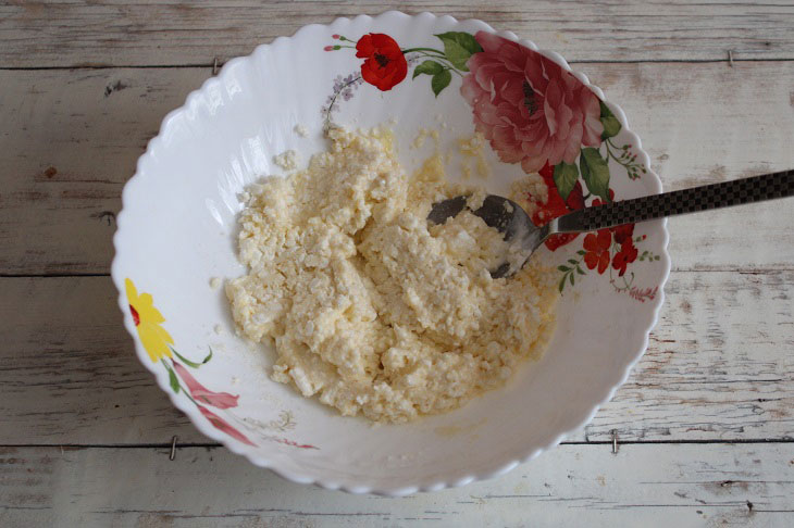 Сирники з манкою на сковороді - ніжні, смачні та повітряні