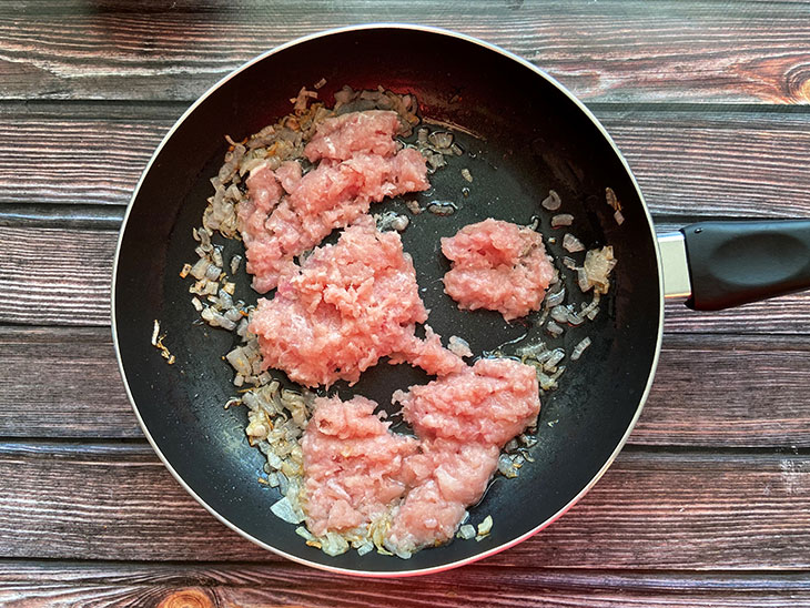 Макарони по-флотськи з фаршем та бульйоном - просто, ситно та смачно