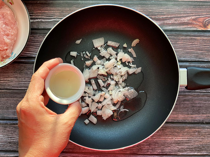 Макарони по-флотськи з фаршем та бульйоном - просто, ситно та смачно