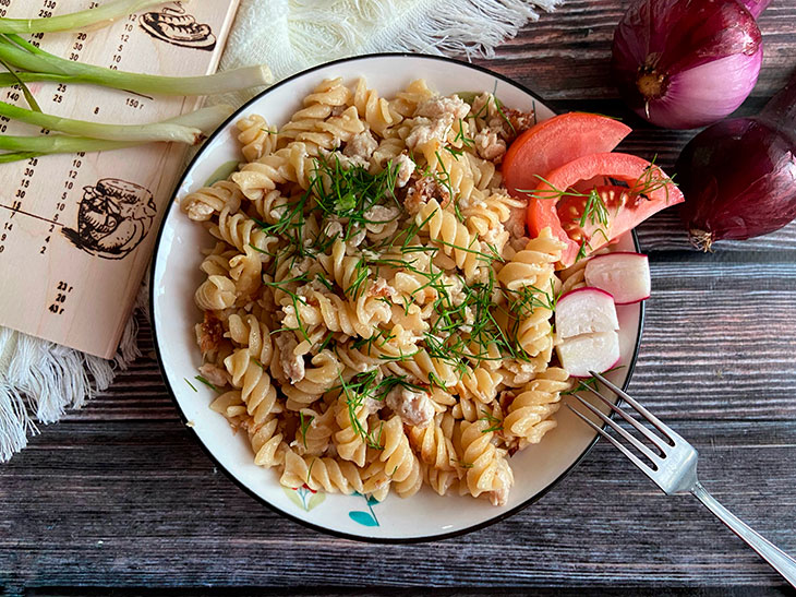 Макарони по-флотськи з фаршем та бульйоном - просто, ситно та смачно