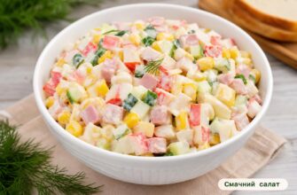 Крабовий салат з кукурудзою, ковбасою і свіжим огірком: рецепт, який рятує будь-який стіл